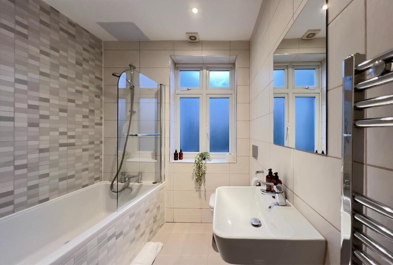 Prime Location Camden Luxury Apt Sleeps 6 Лондон Екстер'єр фото