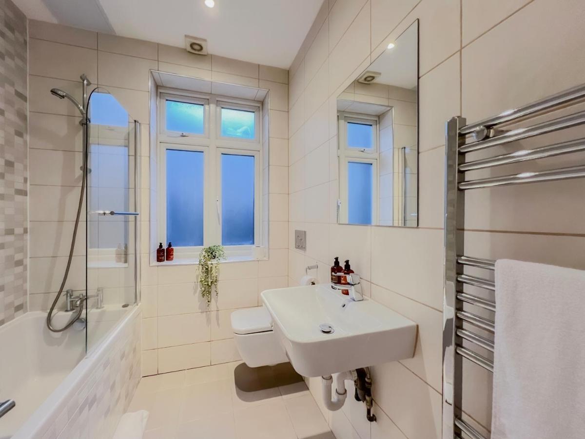 Prime Location Camden Luxury Apt Sleeps 6 Лондон Екстер'єр фото